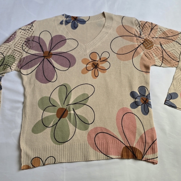 Floral Knit Long Sleeve Women's Top - Picture 6 of 6